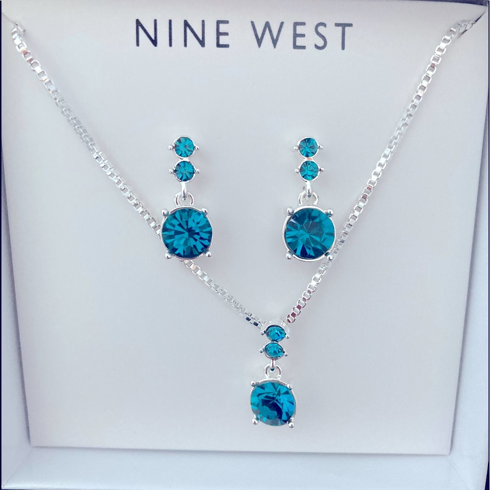 ~Nine West ~ Blue Swarovski Crystal Gold Tone Necklace Earring Set J156